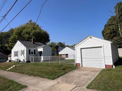 Lansing House: 2019 Donora St