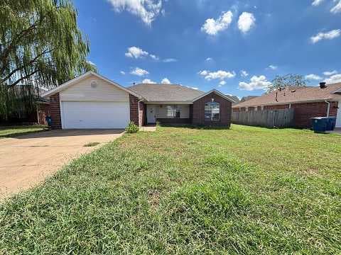 Bentonville House: 2405 SW 17th