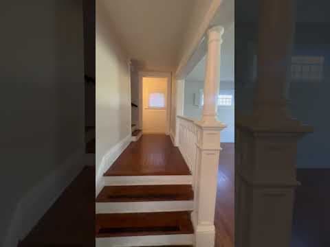 Cedar Rapids House: 1555 Park Ave SE