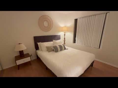 San Diego House: 12588 Carmel Creek Rd #27