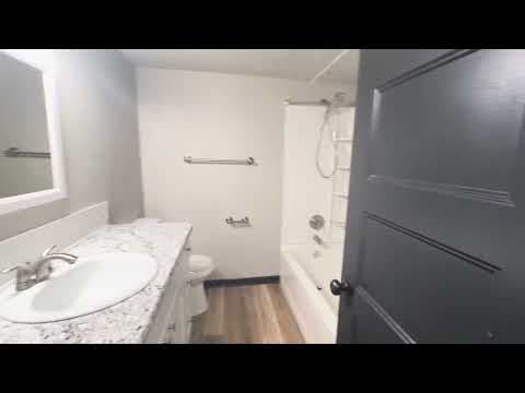 Springfield Condo: 1242 E Cherry