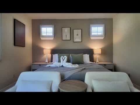 Irvine House: 17 Riveroaks