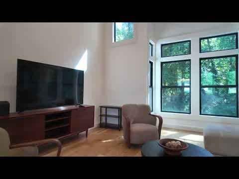 Redmond House: 6406 224th Ave NE