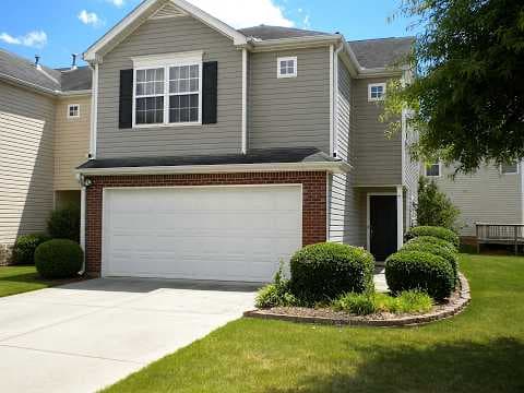 Covington House: 300 Highgate Trl