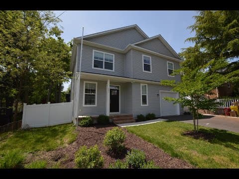 Edgewater House: 503 Highland Drive