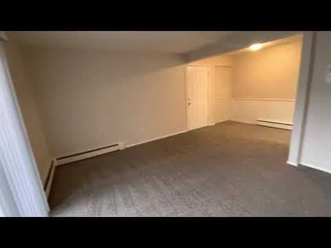 Lorain Condo: 920 Kingsway Drive