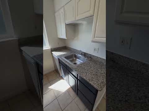 Oakland House: 407 Fairmount Ave