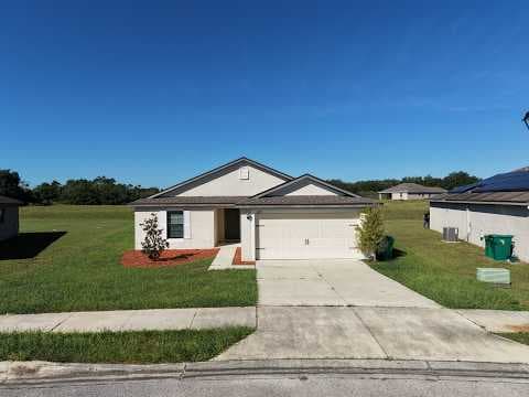 Dundee House: 1503 Swan Lake Cir