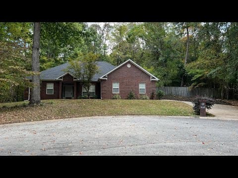 Benton House: 2406 Oakbrook Cove