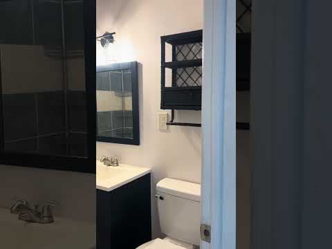 Fayetteville House: 210 S Hill Ave