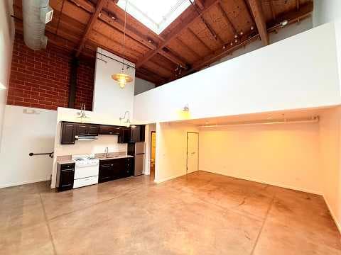 Los Angeles House: 1734 N. Main St.,/ 633 Gibbons Street - 633-160