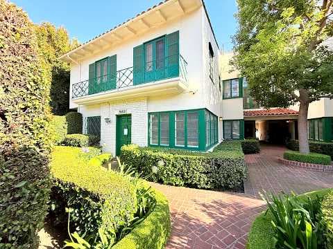 Los Angeles House: 7660 Hollywood Boulevard