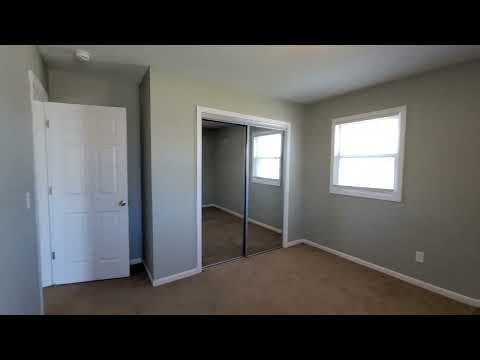 Lee's Summit House: 904 SE 3rd St Unit