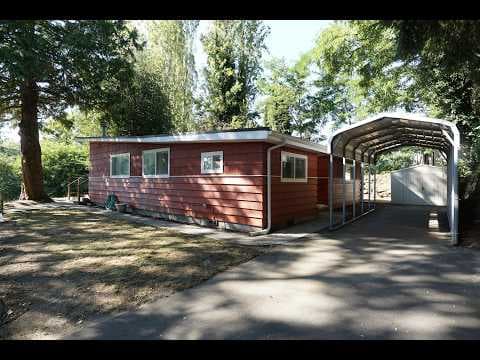 Des Moines House: 20816 13th Ave S