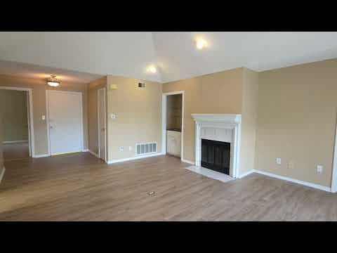 Blue Springs House: 1305 NW Village