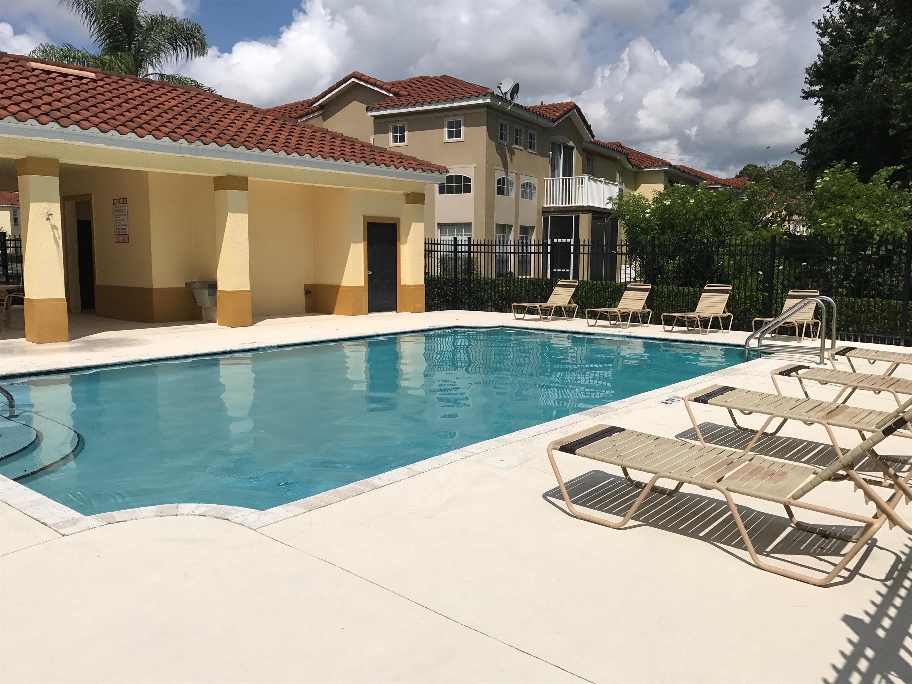 Davenport House: 602 Monroe Circle