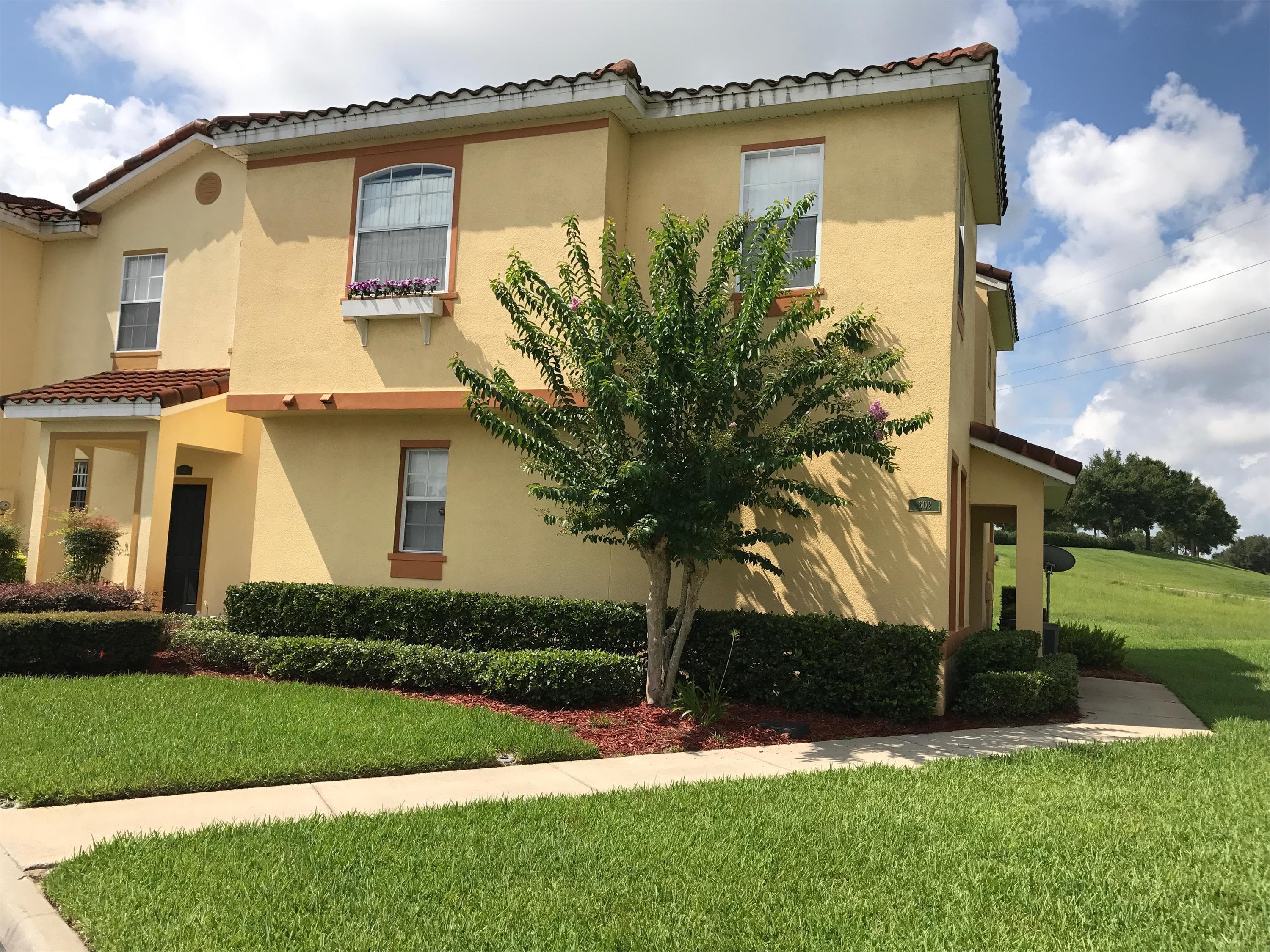 Davenport House: 602 Monroe Circle