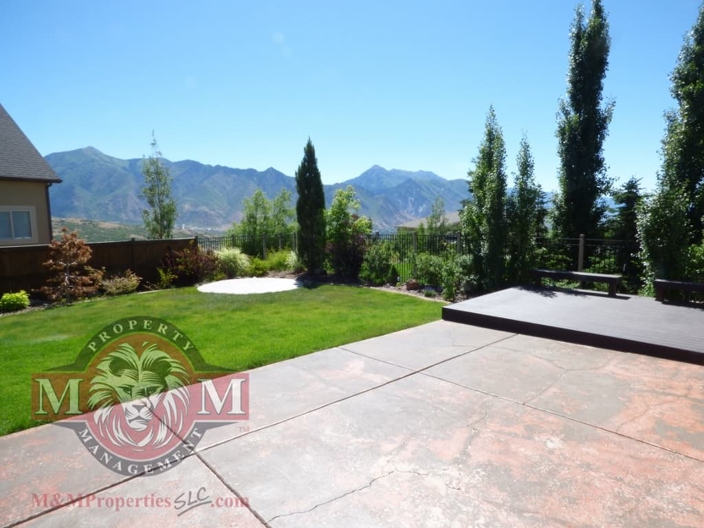 Draper House: 15443 S Falcon Ridge Dr