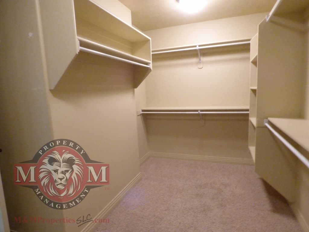 Draper House: 15443 S Falcon Ridge Dr