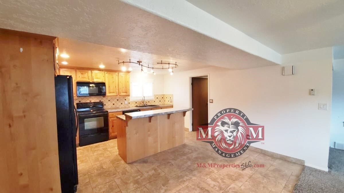 Salt Lake City House: 1478 W Teakwood Dr