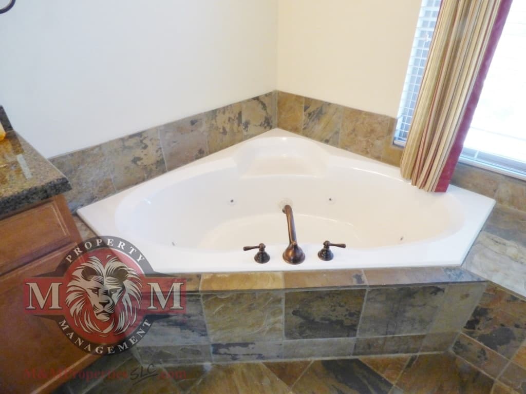 Draper House: 15443 S Falcon Ridge Dr