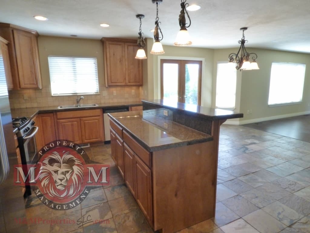 Draper House: 15443 S Falcon Ridge Dr