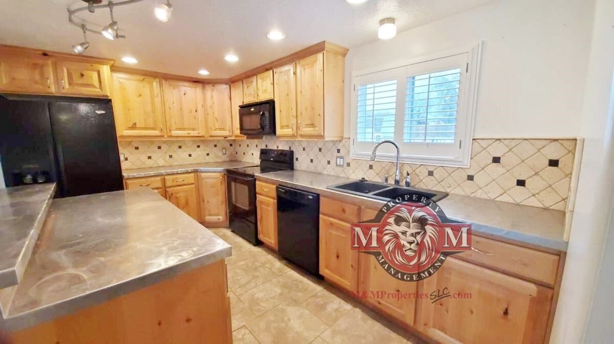 Salt Lake City House: 1478 W Teakwood Dr