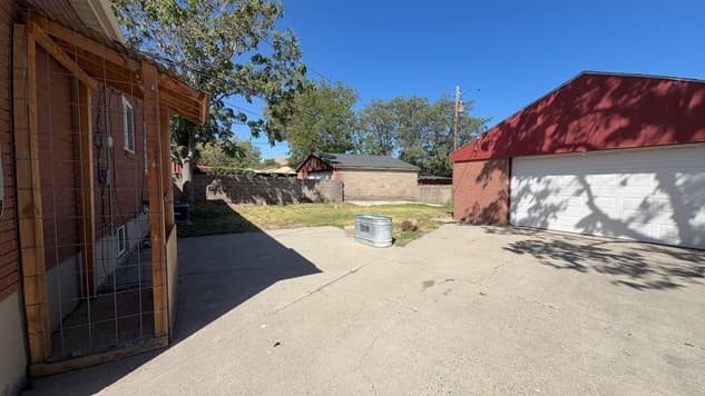 Magna House: 8350 W Mix Ave