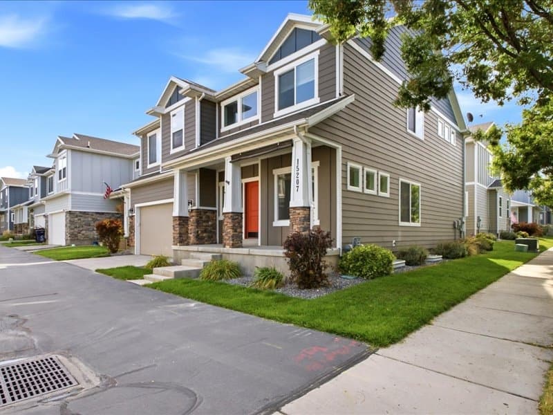 Bluffdale House: 15207 S Charleville Cv