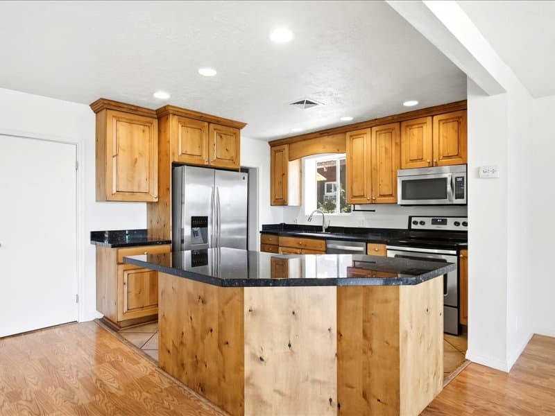 Salt Lake City House: 617 E 8th Ave