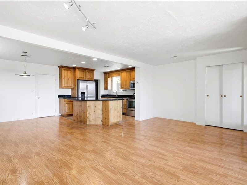 Salt Lake City House: 617 E 8th Ave