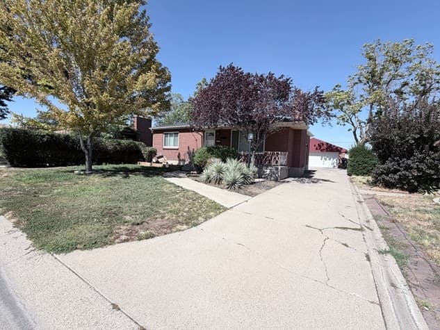 Magna House: 8350 W Mix Ave