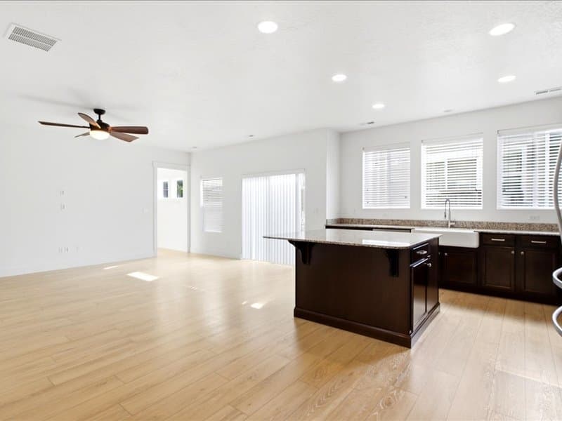Bluffdale House: 15207 S Charleville Cv