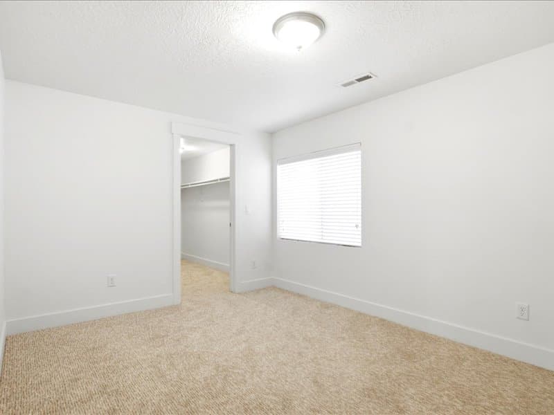 Bluffdale House: 15207 S Charleville Cv