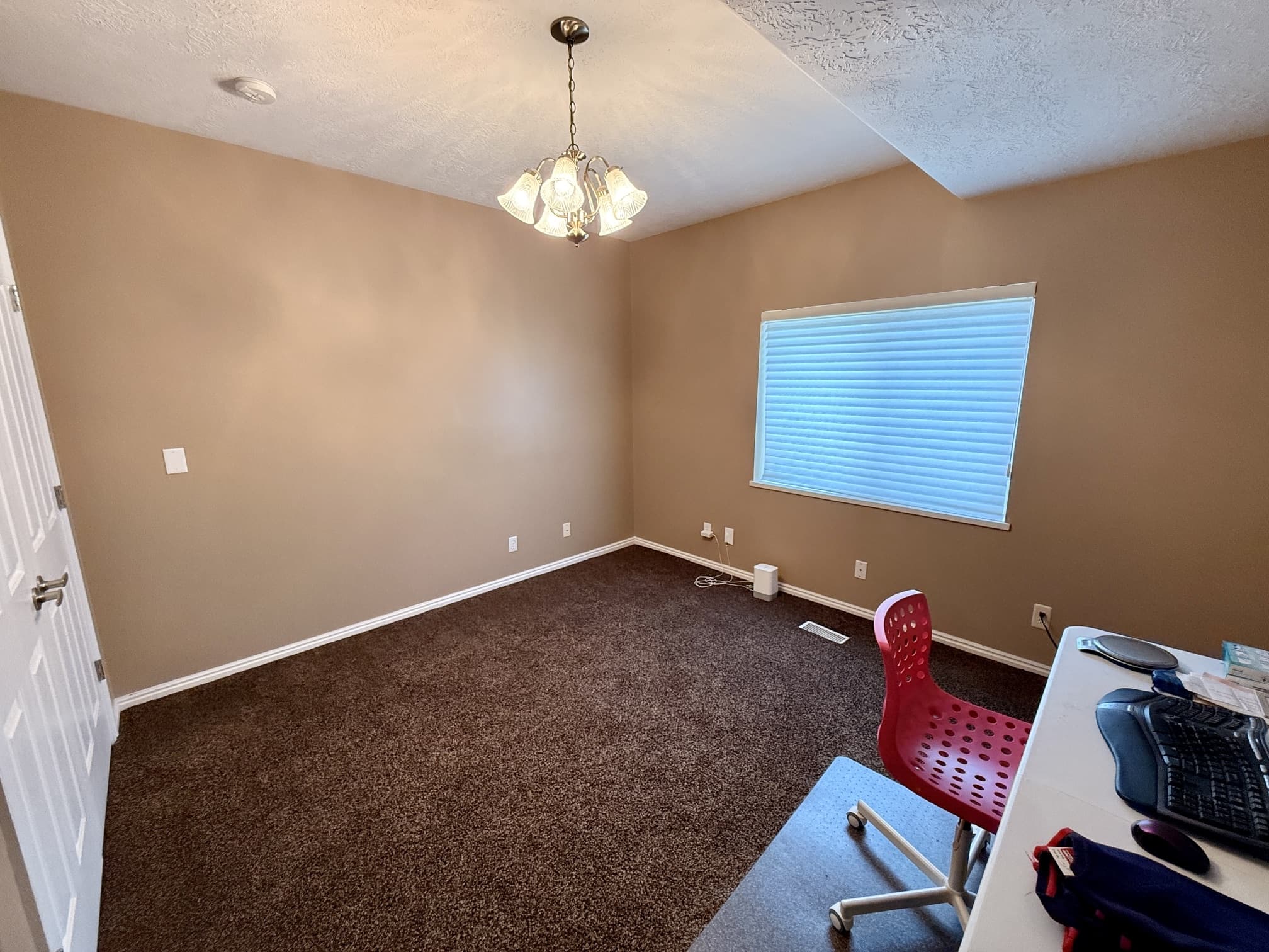 North Salt Lake House: 1090 E Fairway Dr