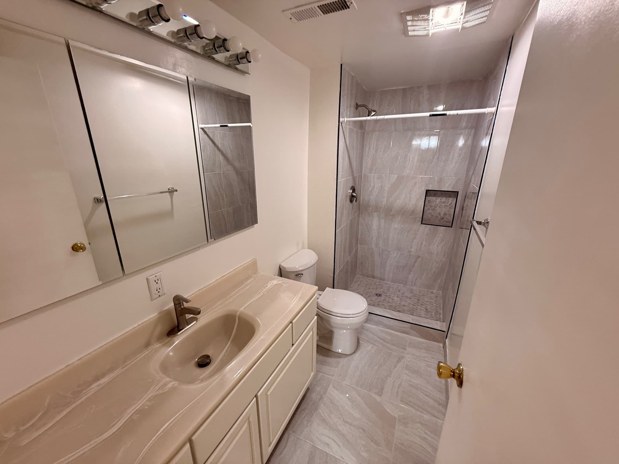 Sandy House: 972 E Larkspur Dr