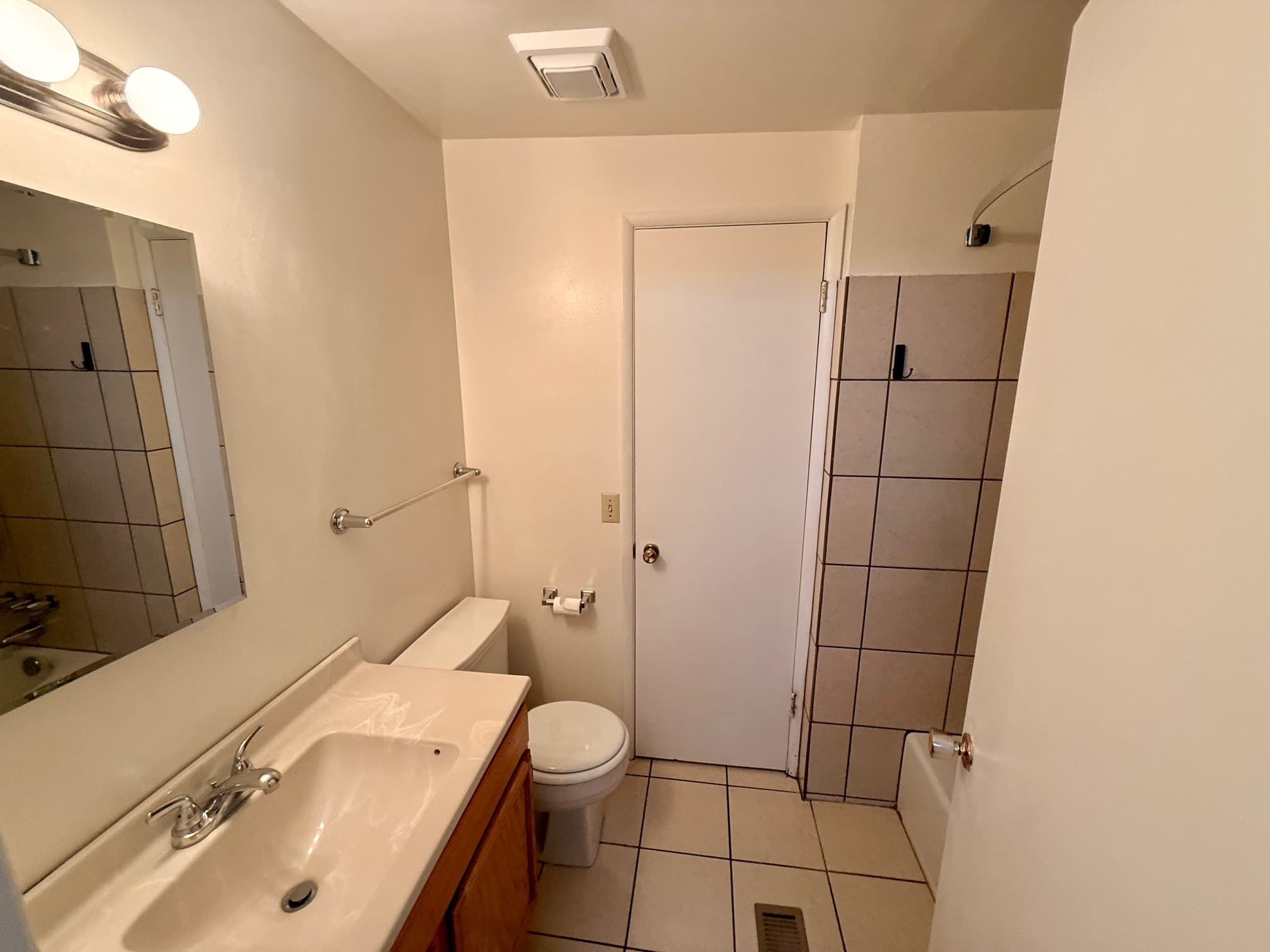 Sandy House: 972 E Larkspur Dr