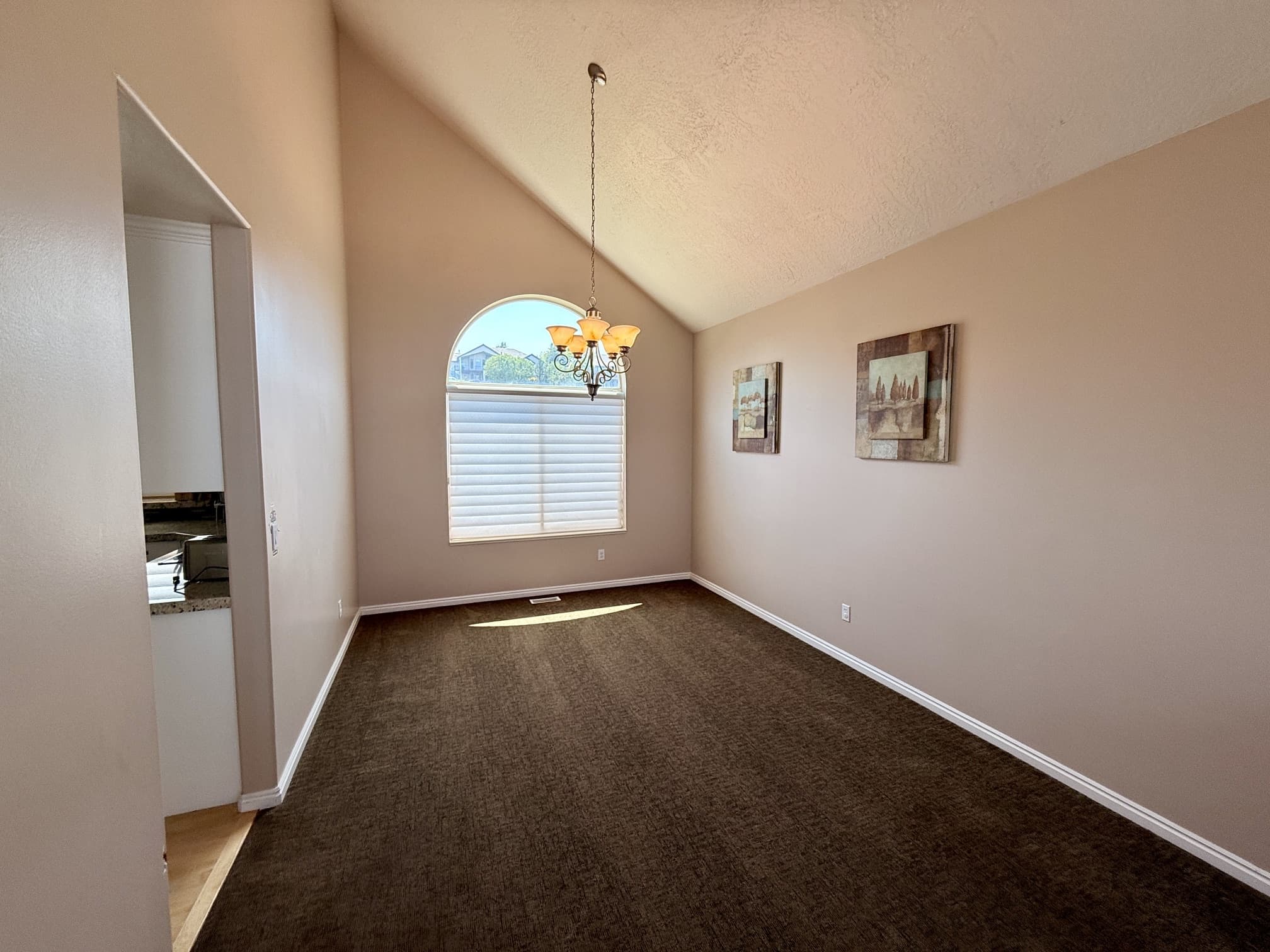 North Salt Lake House: 1090 E Fairway Dr