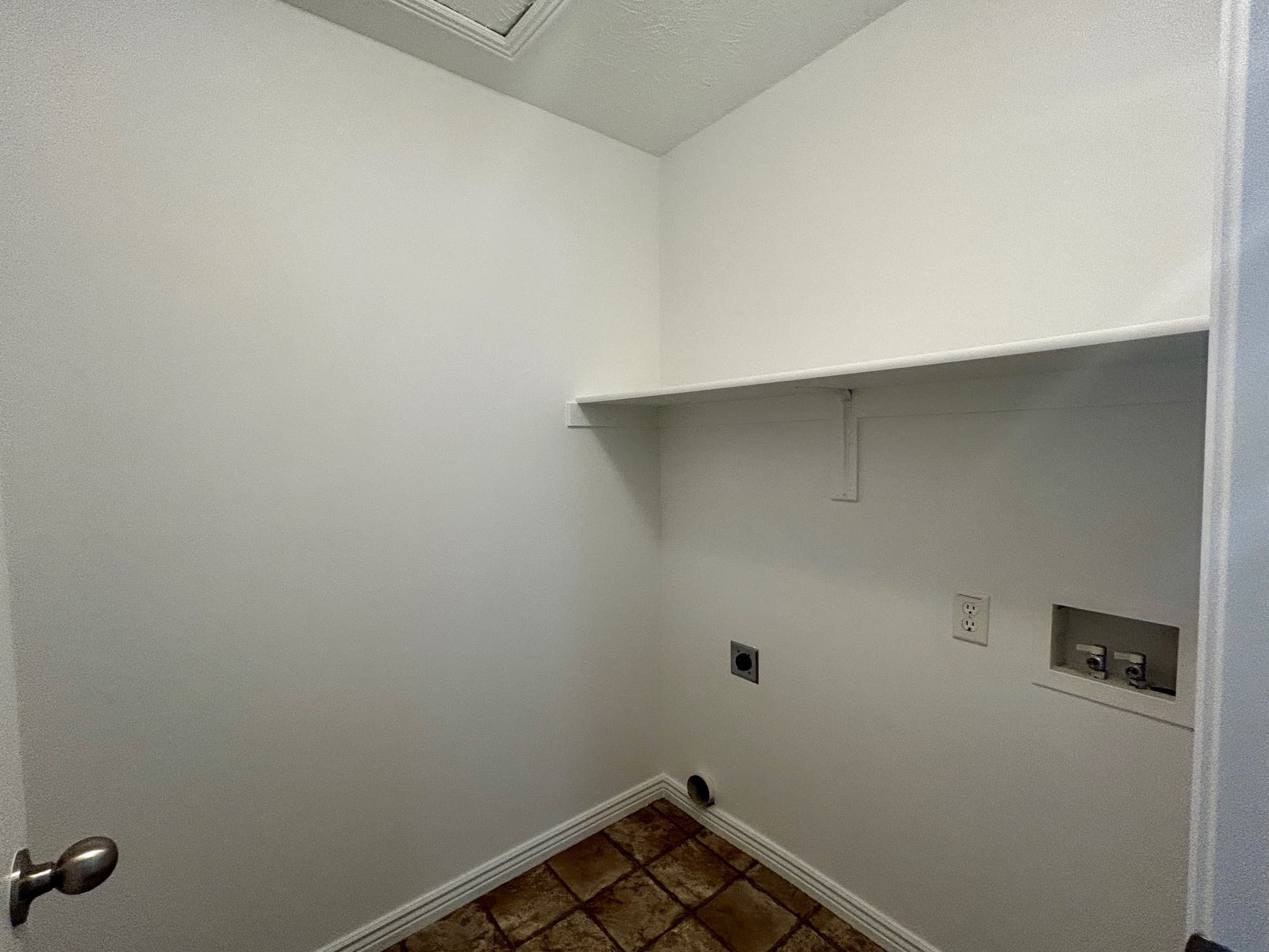 West Jordan House: 7003 W 7895 S