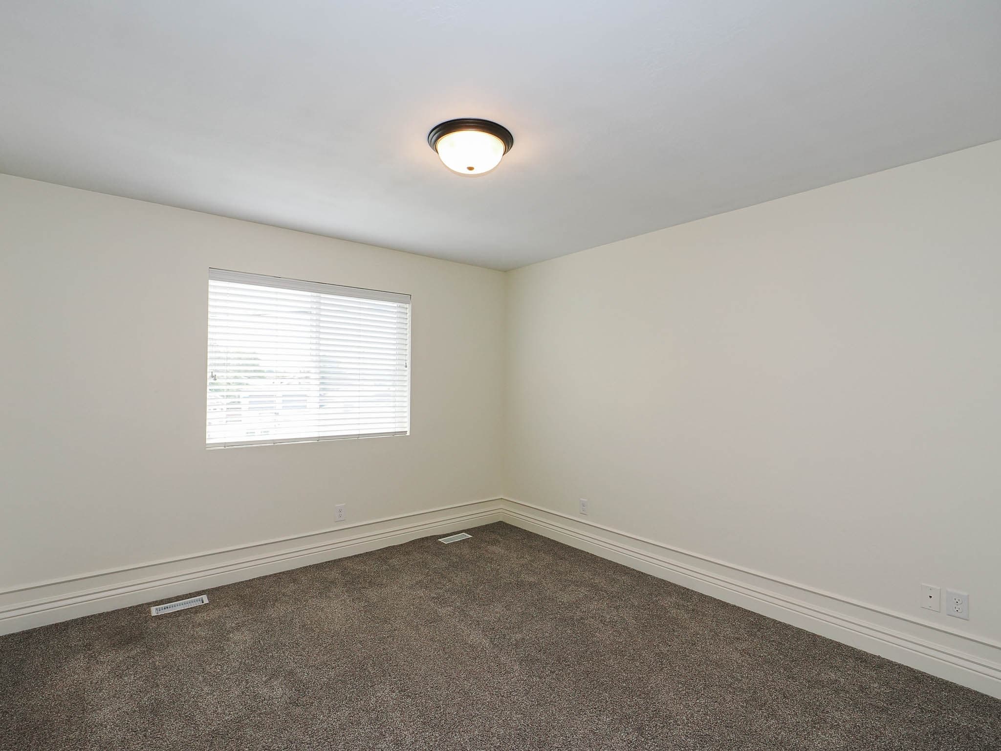 South Salt Lake House: 59 W Dewar Grove Ln