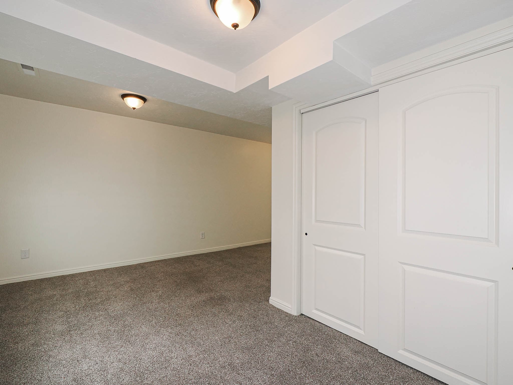 South Salt Lake House: 59 W Dewar Grove Ln