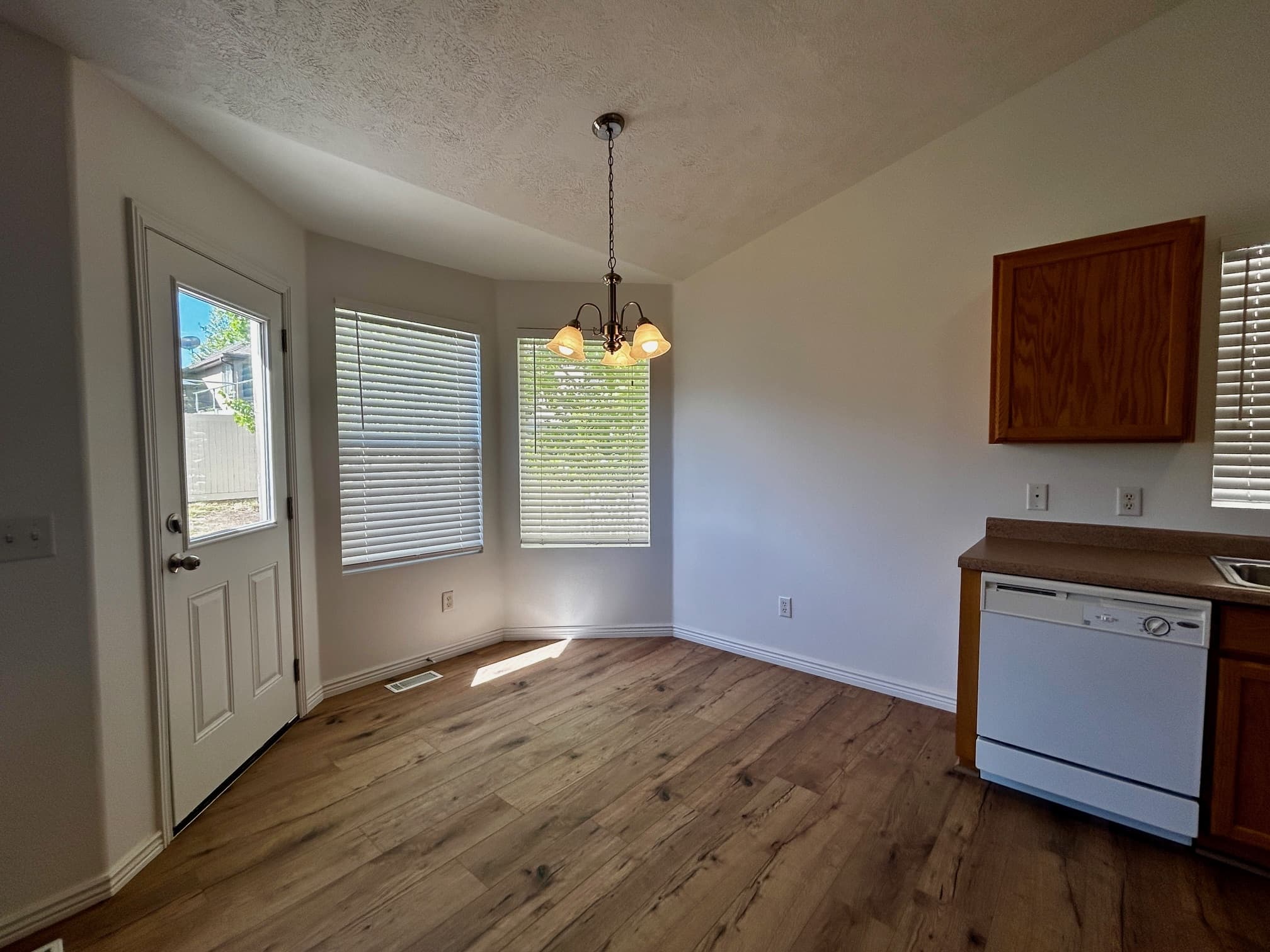 West Jordan House: 7003 W 7895 S