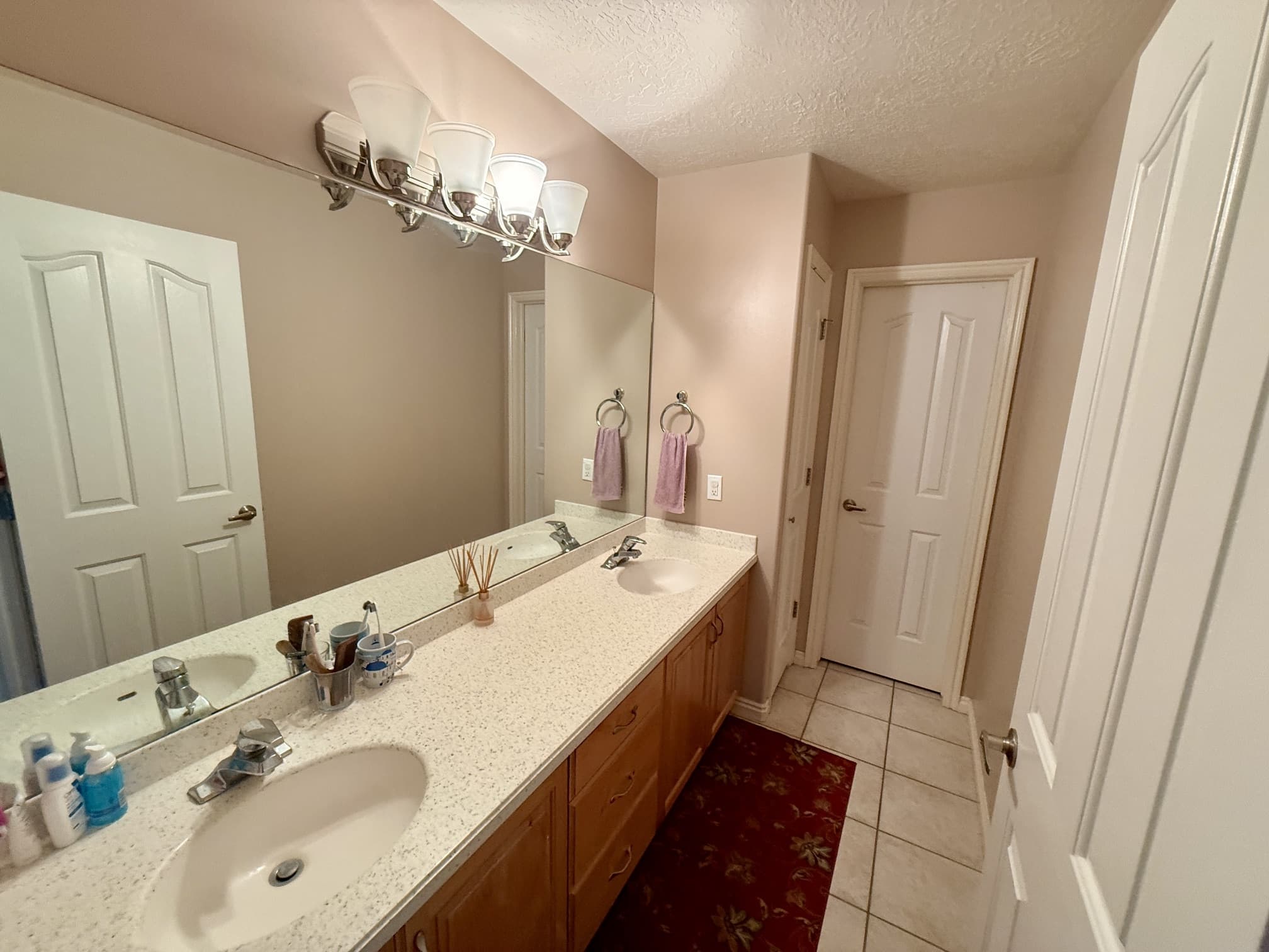 North Salt Lake House: 1090 E Fairway Dr