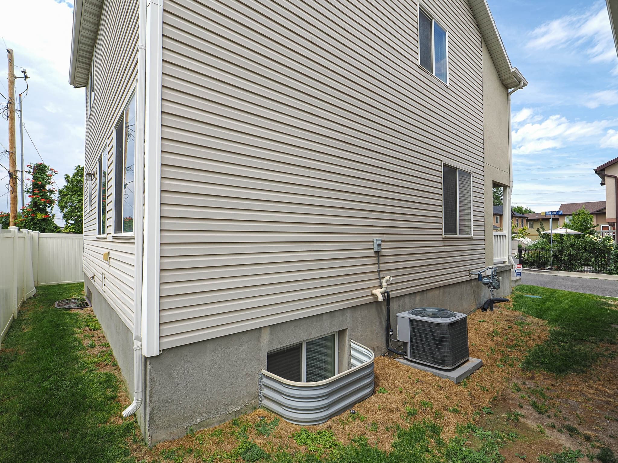South Salt Lake House: 59 W Dewar Grove Ln