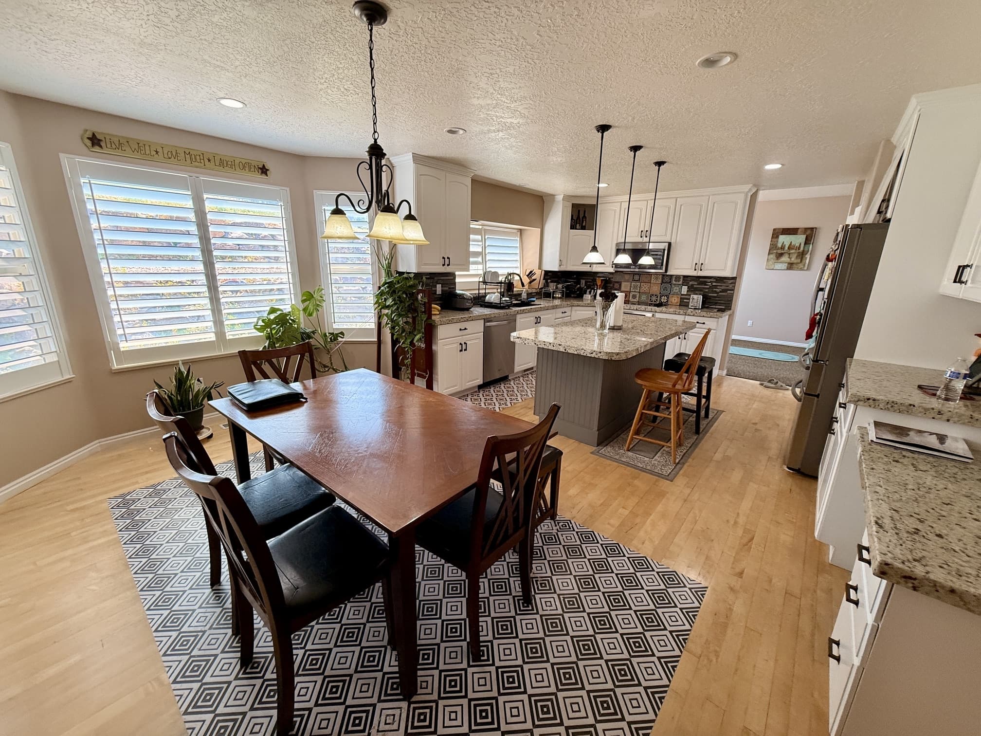 North Salt Lake House: 1090 E Fairway Dr