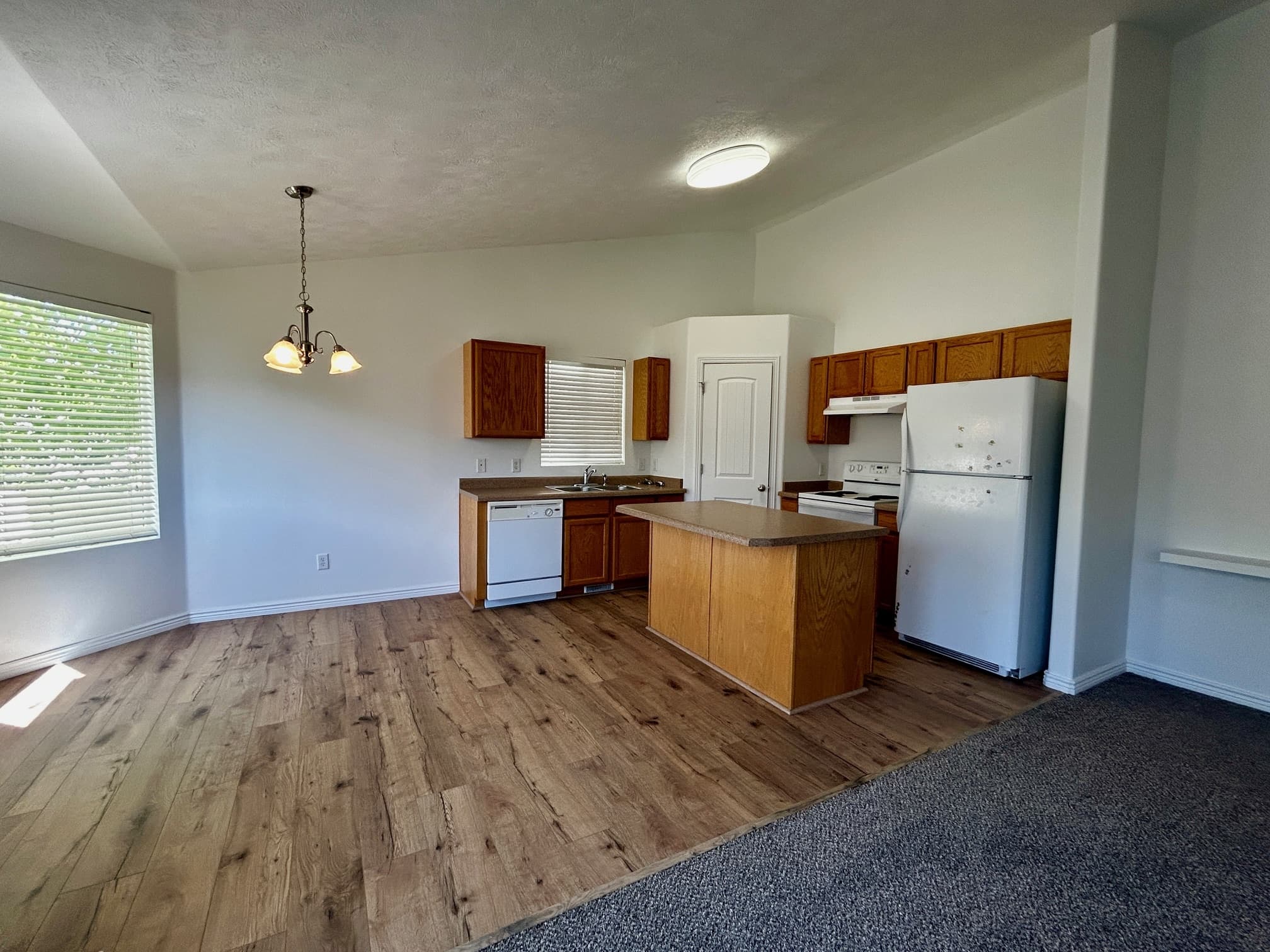 West Jordan House: 7003 W 7895 S