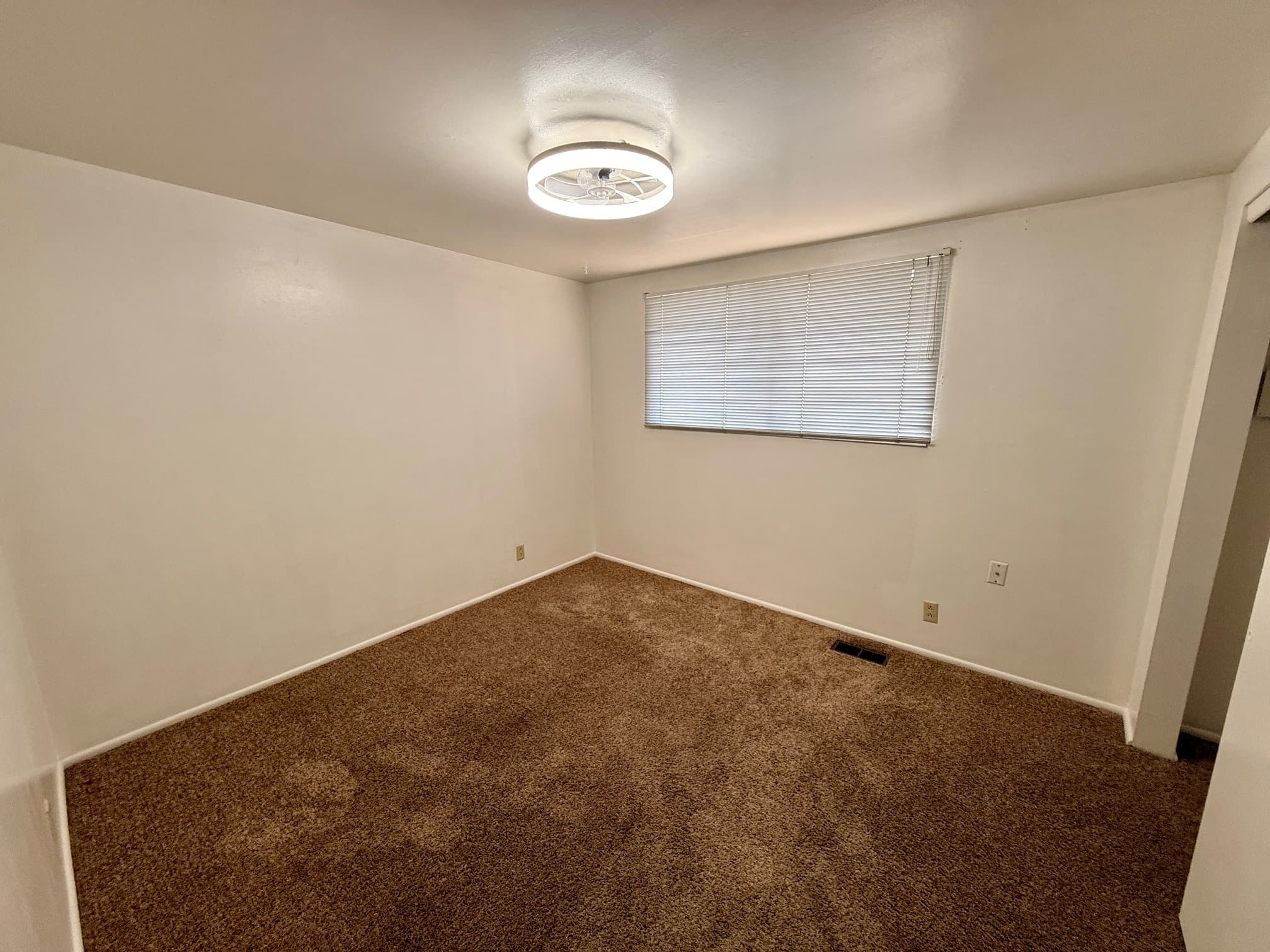 Sandy House: 972 E Larkspur Dr