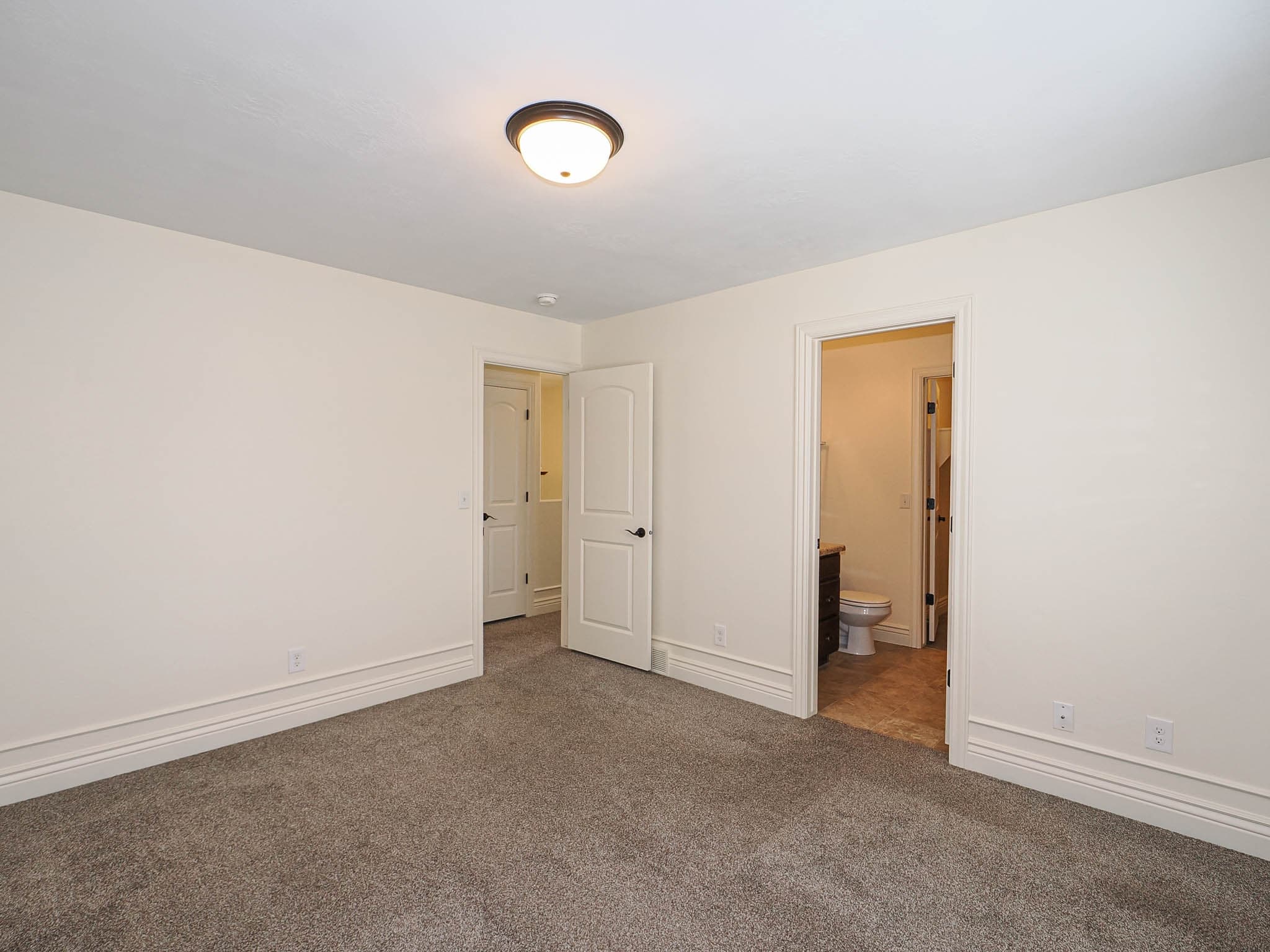 South Salt Lake House: 59 W Dewar Grove Ln