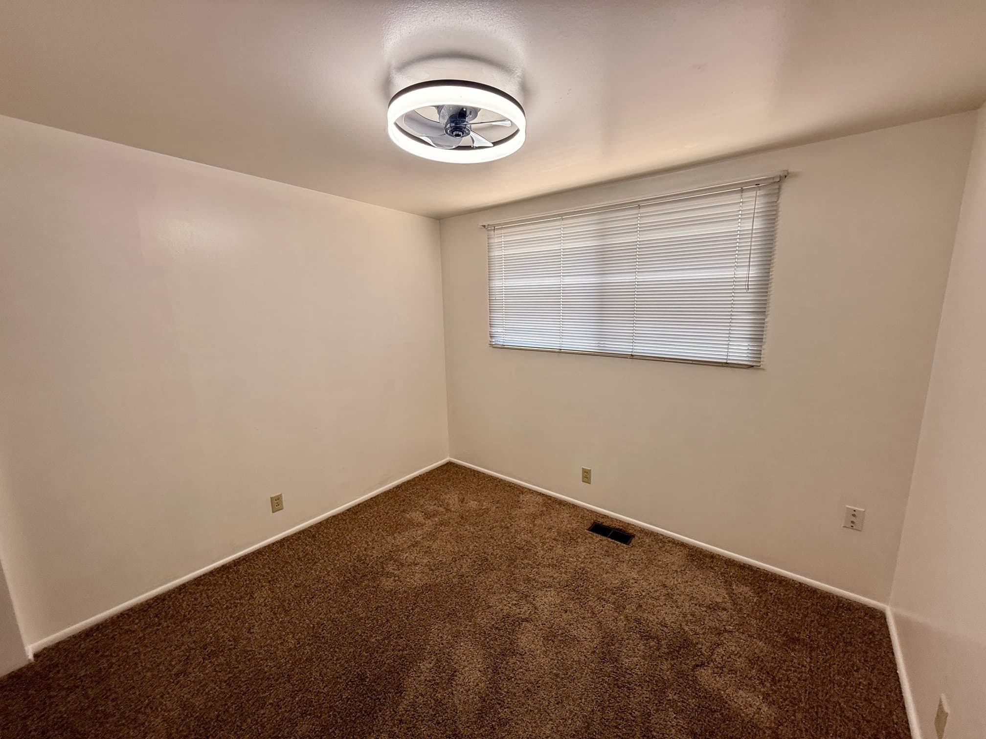 Sandy House: 972 E Larkspur Dr