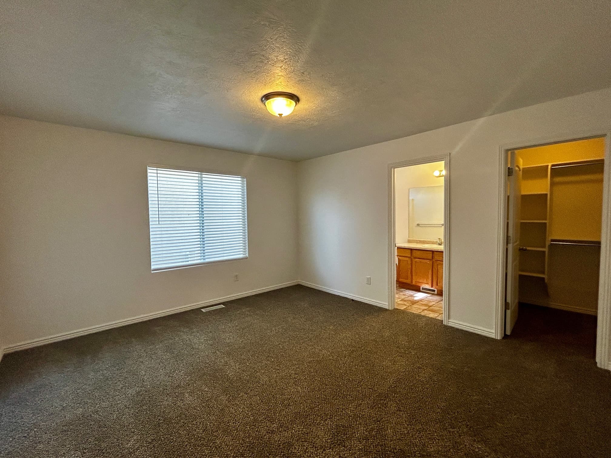 West Jordan House: 7003 W 7895 S